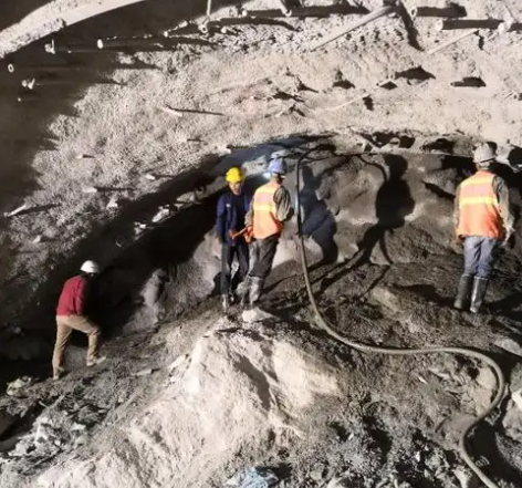 沙市拱顶带模注浆料的施工流程及注意事项